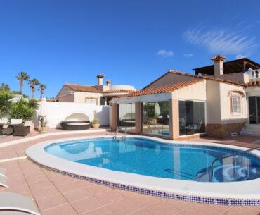 € 349.999 - beautiful 2 bed, 2 bath detached villa in San Miguel de Salinas