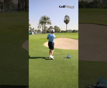 One-handed chipping with Daniel Hillier