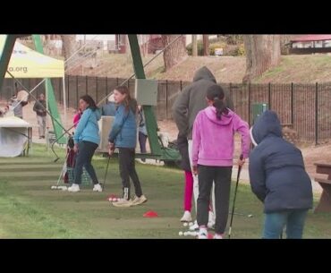 Pro golfer gives local girls in Atlanta lessons on the game