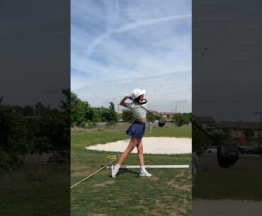 We are gettin there y’all 🤠 @GolfRanchUSA  #golf #golfgirl #golfswing #goodgoodgolf