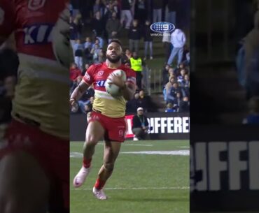 Kennedy got Tabuai-Fidow first - but the Hammer had his revenge! 😎#9WWOS #NRL #shorts