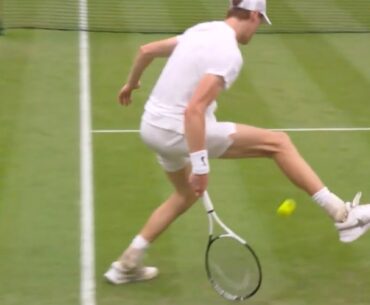 In-between the legs winner from Jannik Sinner | Wimbledon