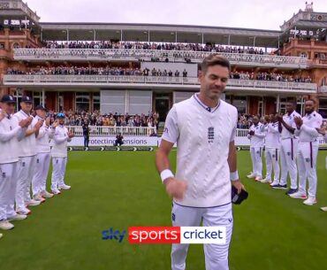 James Anderson walks out at Lord's for the FINAL time 🥺