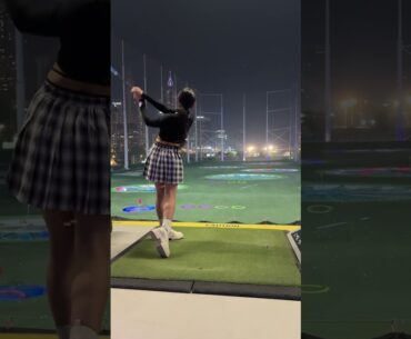 Dubai golf ⛳️ #muskangolfer #downtowndubai #lovelydubai #golfgirl #topgolf #dubaigolf #golferslife