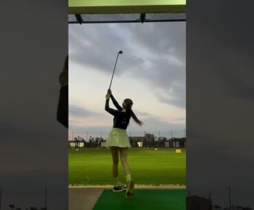 A millionaire Chinese young lady took a black man to play golf ⛳️ #golf #sports#travel#china#black