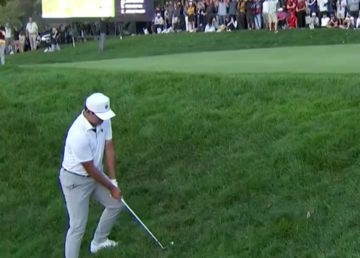 Si Woo Kim drops it in and does the curry