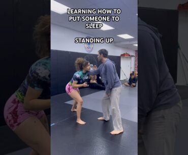 LEARNING HOW TO PUT SOMEONE TO SLEEP STANDING UP #jiujitsu #bjj