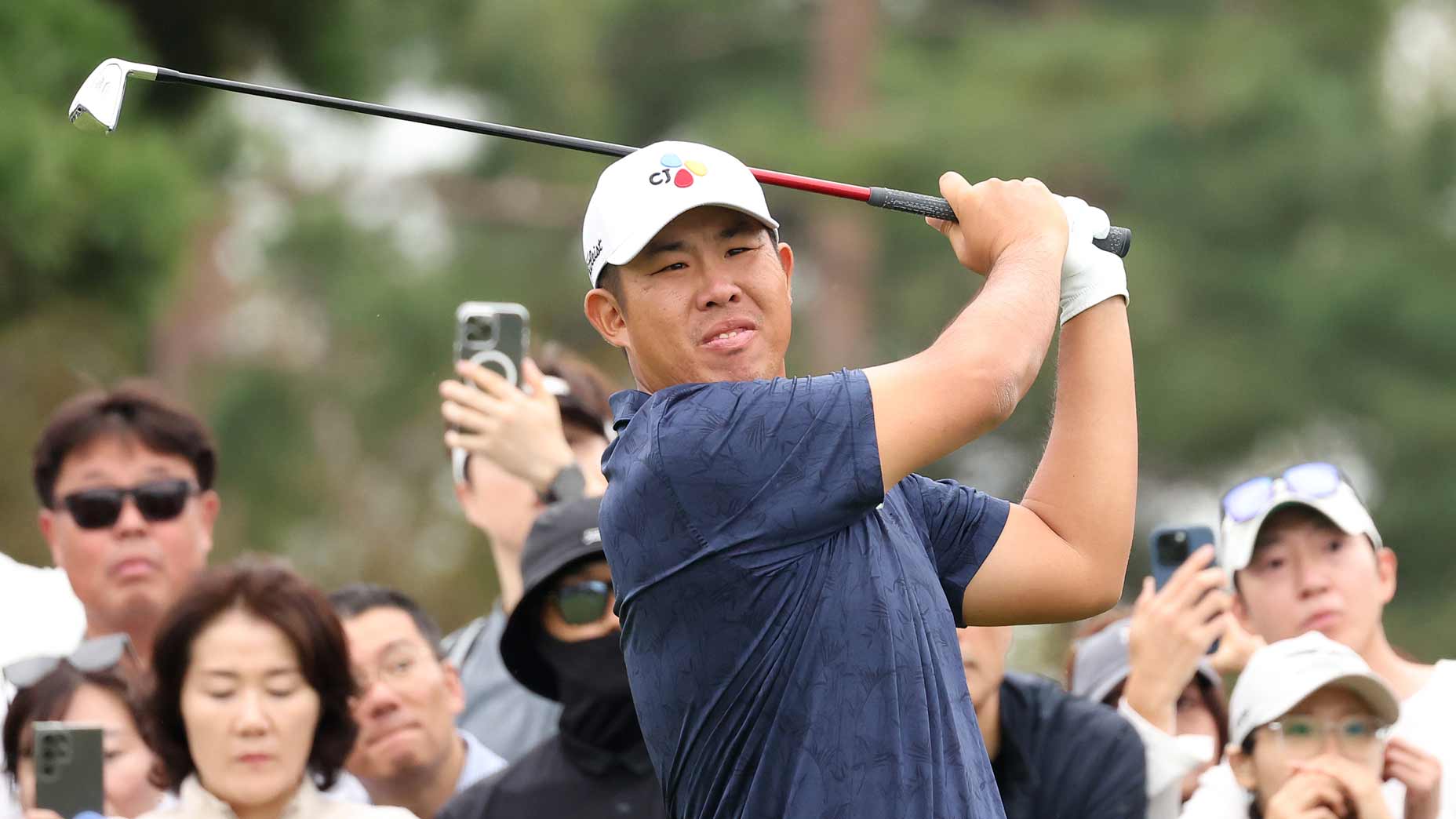 Byeong hun An tees off with an iron at the Genesis Championship.