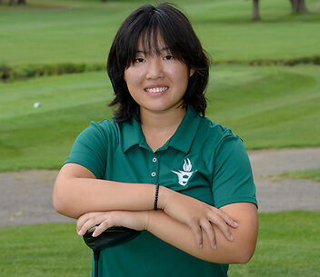 Huron junior Jennifer Tang is finding her swing on the golf course  – AAPS District News